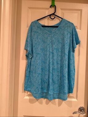 tek gear Aqua Blue V-Neck Short Sleeve Patterned Tee